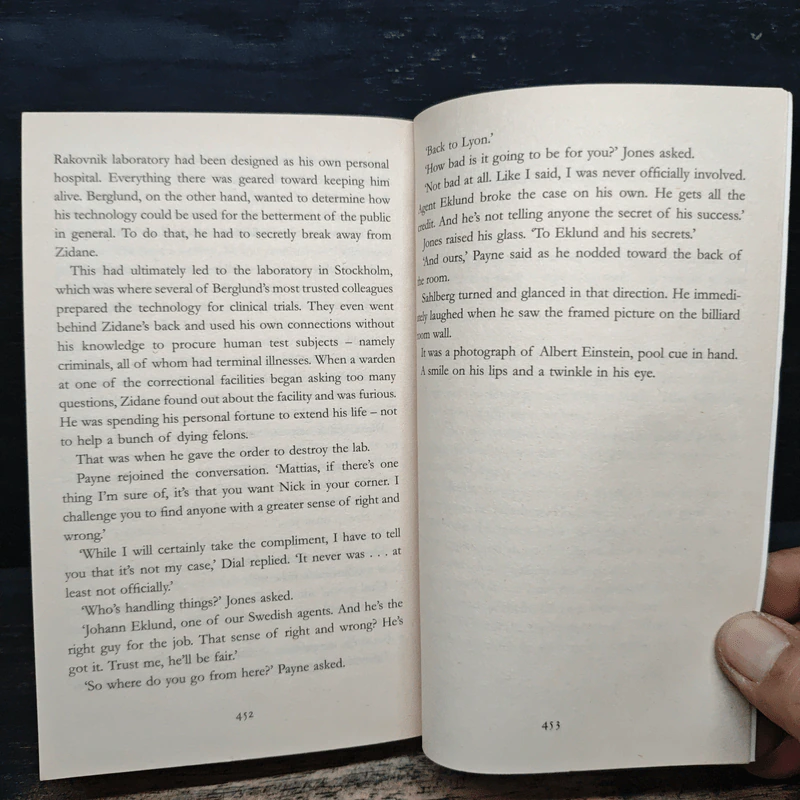 The Einstein Pursuit - Chris Kuzneski รูปที่ 8