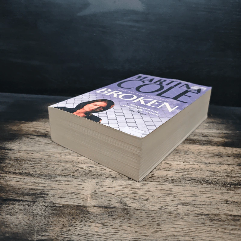 Broken - Martina Cole รูปที่ 4