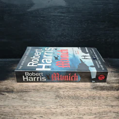 Munich - Robert Harris รูปที่ 3