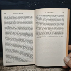 S is for Silence - Sue Grafton รูปที่ 8