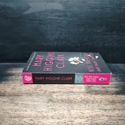 Kiss the Girls and Make Them Cry - Mary Higgins Clark รูปที่ 3