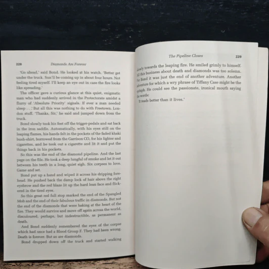 Diamonds are Forever - Ian Fleming รูปที่ 8
