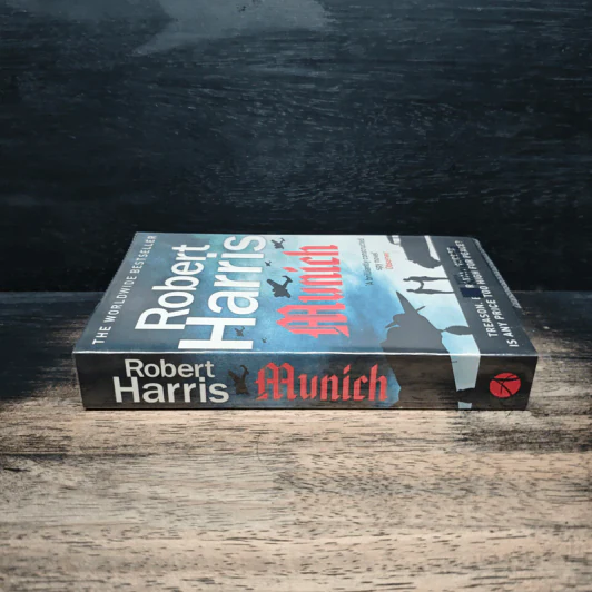 Munich - Robert Harris รูปที่ 3