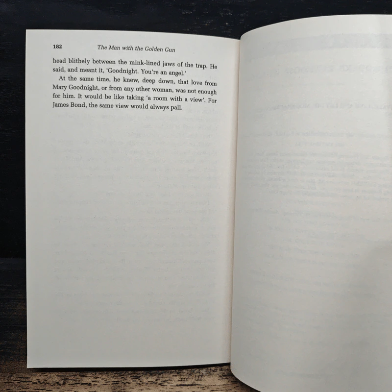 The Man with the Golden Gun - Ian Fleming รูปที่ 8