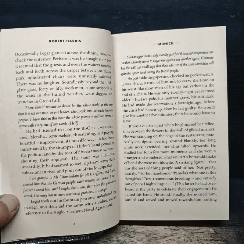 Munich - Robert Harris รูปที่ 8