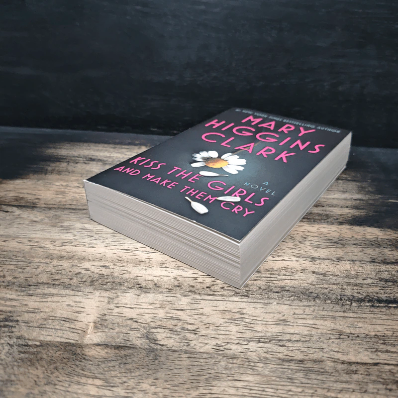 Kiss the Girls and Make Them Cry - Mary Higgins Clark รูปที่ 4