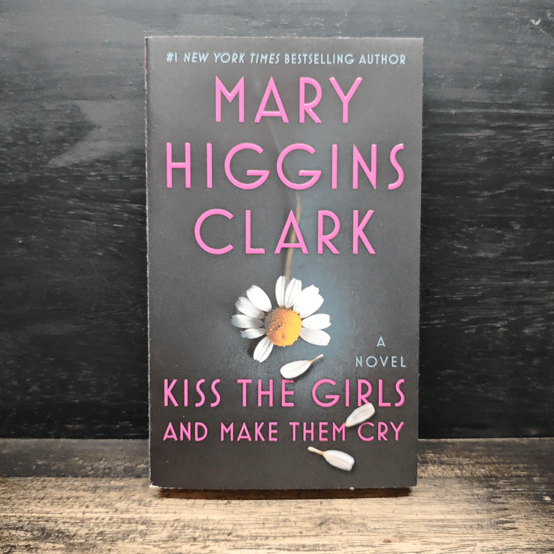 Kiss the Girls and Make Them Cry - Mary Higgins Clark รูปที่ 1