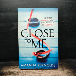 Close to Me - Amanda Reynolds รูปที่ 1