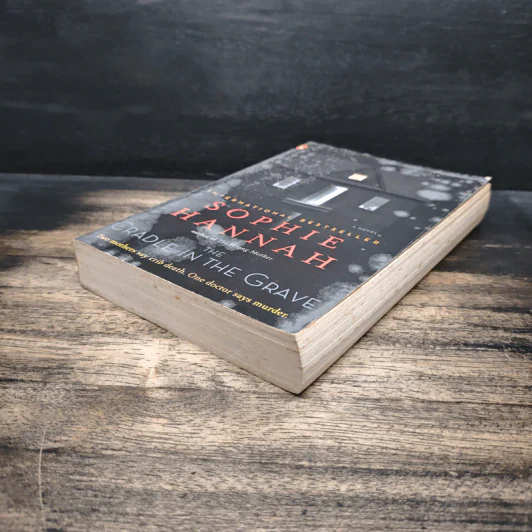 The Cradle in the Grave - Sophie Hannah รูปที่ 4