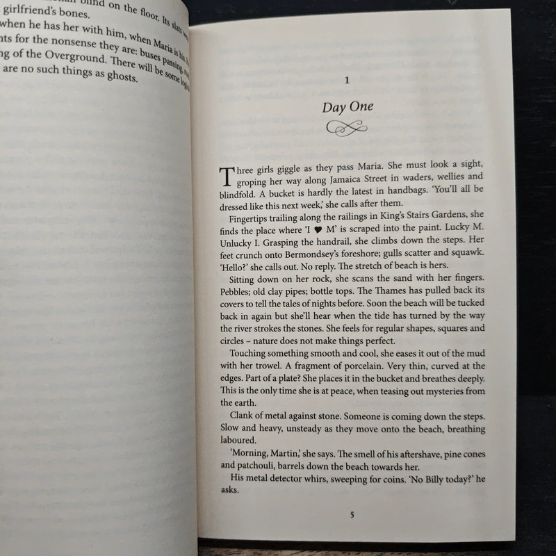 The Evidence of Ghosts - A K Benedict รูปที่ 7