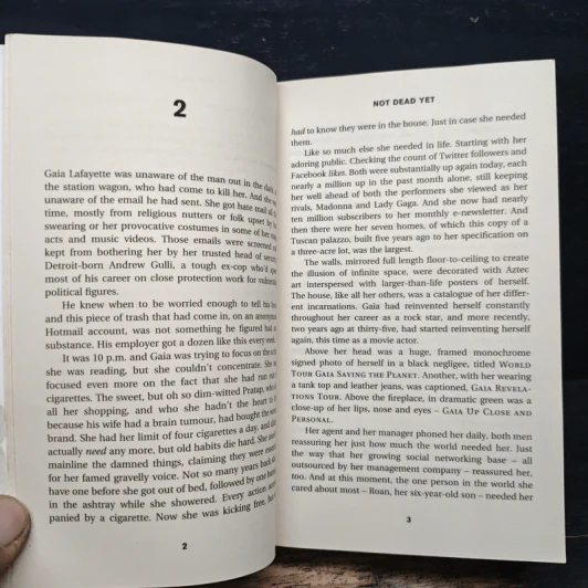 Not Dead Yet - Peter James รูปที่ 8