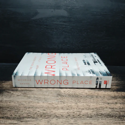 Wrong Place - Michelle Davies รูปที่ 3