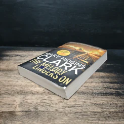 The Melody Lingers On - Mary Higgins Clark รูปที่ 4