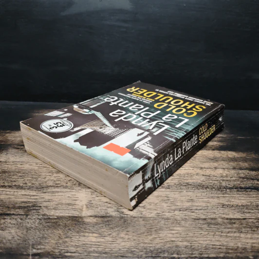 Cold Shoulder - Lynda La Plante รูปที่ 5