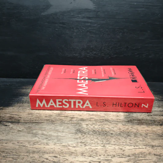 Maestra - L.S. Hilton รูปที่ 3