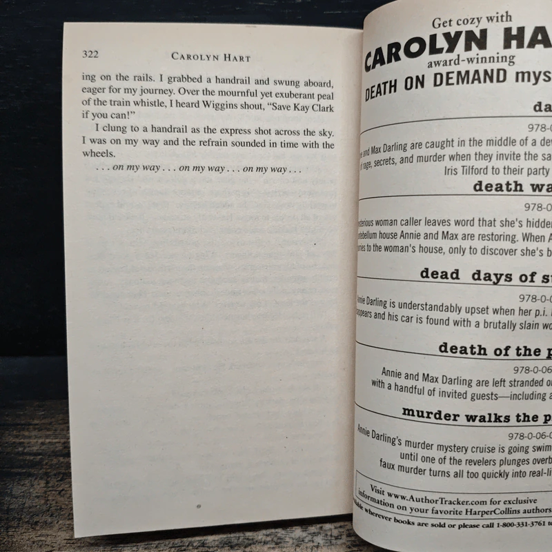Merry, Merry Ghost - Carolyn Hart รูปที่ 8