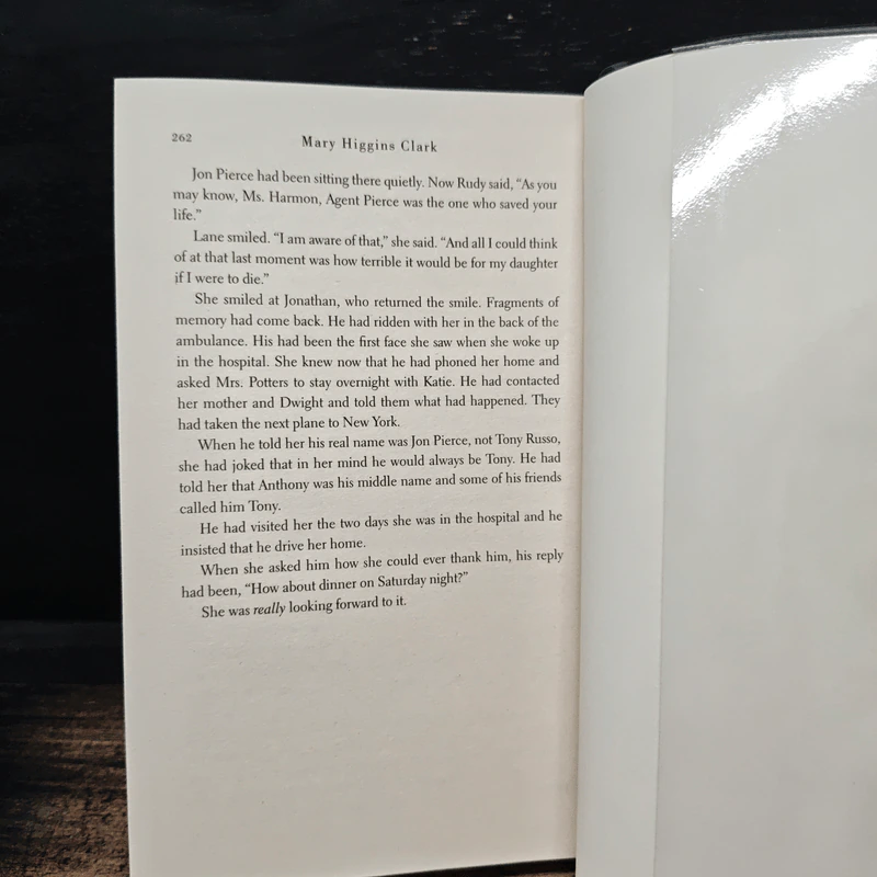 The Melody Lingers On - Mary Higgins Clark รูปที่ 8