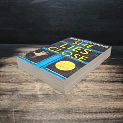 She Lies Close - Sharon Doering รูปที่ 4
