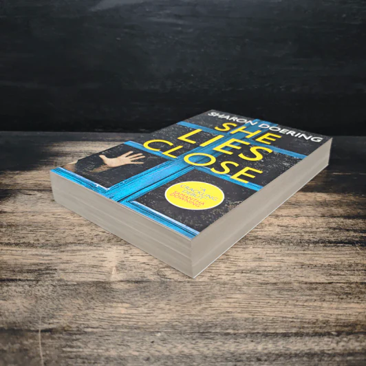 She Lies Close - Sharon Doering รูปที่ 4