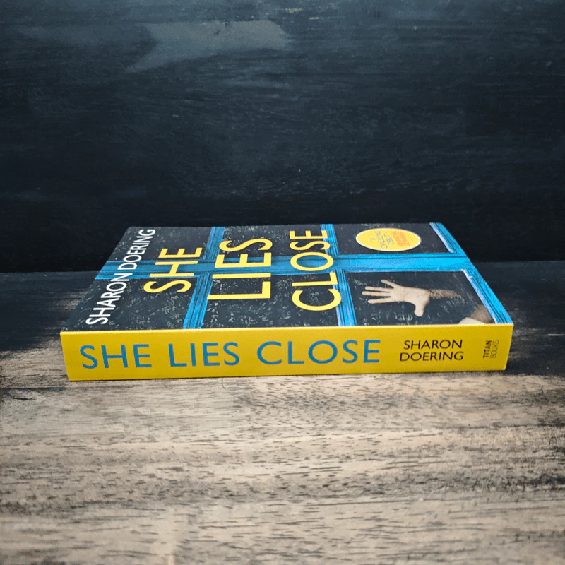 She Lies Close - Sharon Doering รูปที่ 3