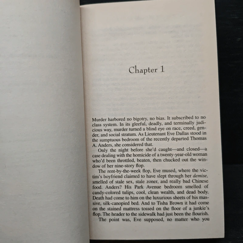 Strangers in Death - J.D. Robb รูปที่ 7