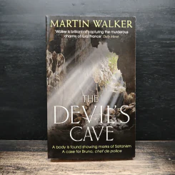 The Devil's Cave - Martin Walker