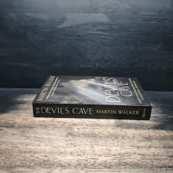 The Devil's Cave - Martin Walker รูปที่ 3