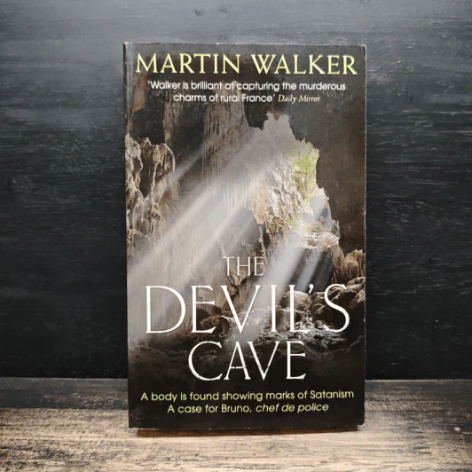 The Devil's Cave - Martin Walker รูปที่ 1