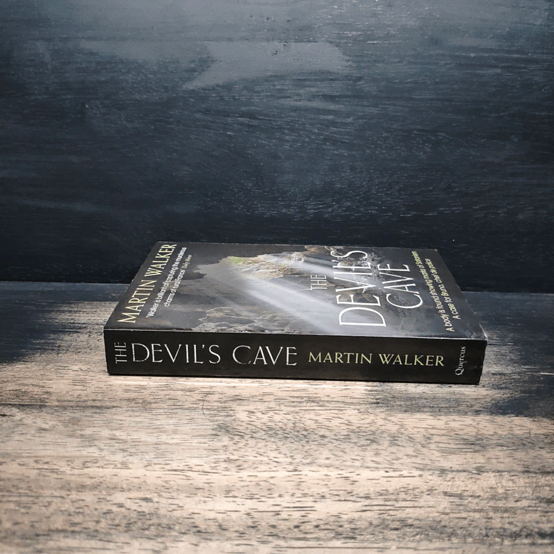 The Devil's Cave - Martin Walker รูปที่ 3