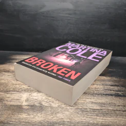 Broken - Martina Cole รูปที่ 4