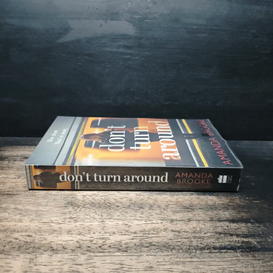 Don't Turn Around - Amanda Brooke รูปที่ 3