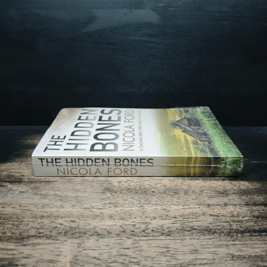 The Hidden Bones - Nicola Ford รูปที่ 3