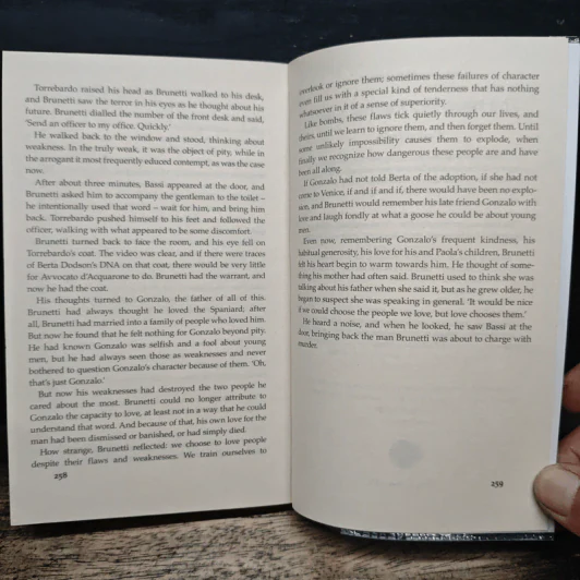 Unto Us a Son Is Given - Donna Leon รูปที่ 8