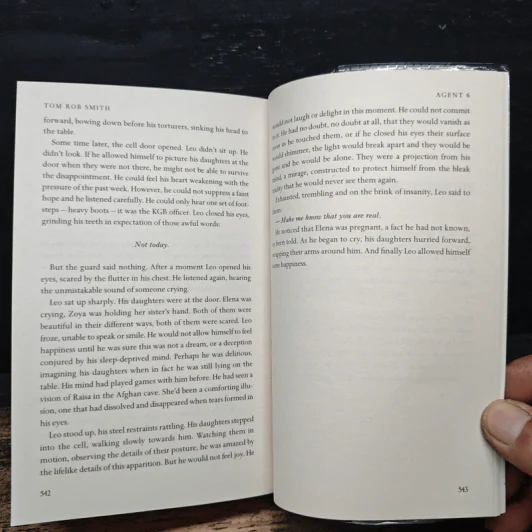 Agent 6 - Tom Rob Smith รูปที่ 8