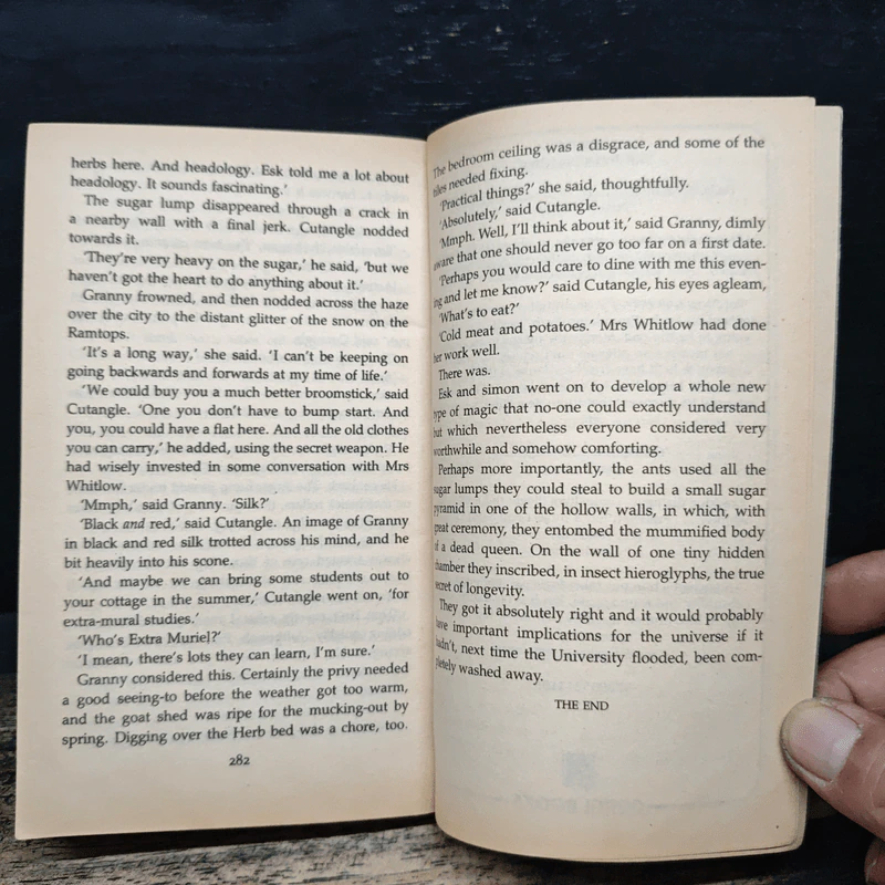Equal Rites - Terry Pratchett รูปที่ 8