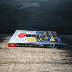 The Silence Between Breaths - Cath Staincliffe รูปที่ 3