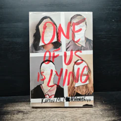 One Of Us Is Lying - Karen M. McManus รูปที่ 1