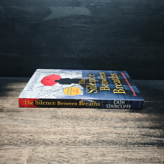 The Silence Between Breaths - Cath Staincliffe รูปที่ 3