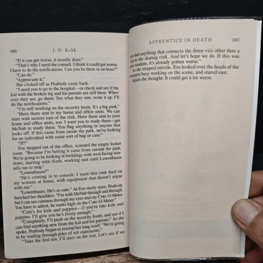 Brotherhood in Death - J. D. Robb รูปที่ 8