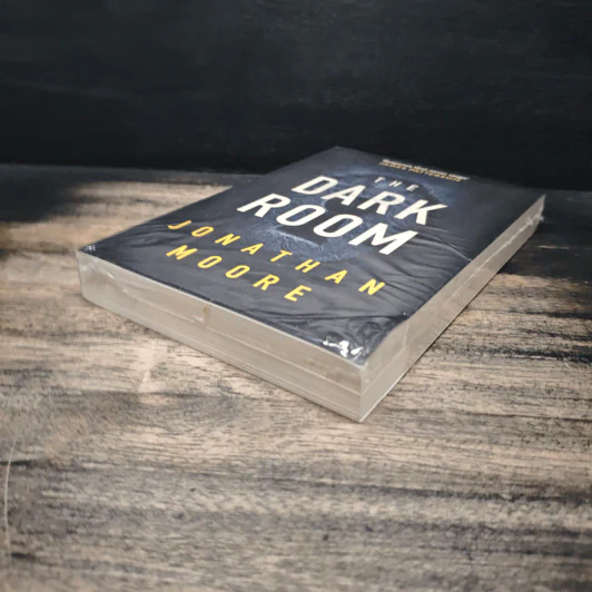 The Dark Room - Jonathan Moore รูปที่ 4