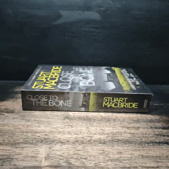 Close to the Bone - Stuart MacBride รูปที่ 3