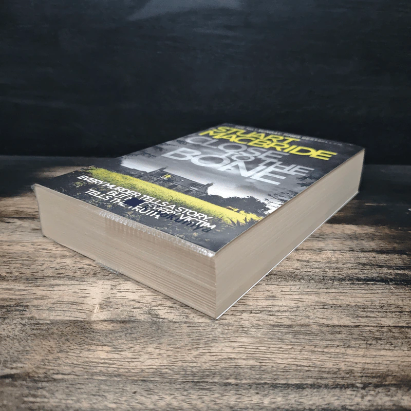 Close to the Bone - Stuart MacBride รูปที่ 4