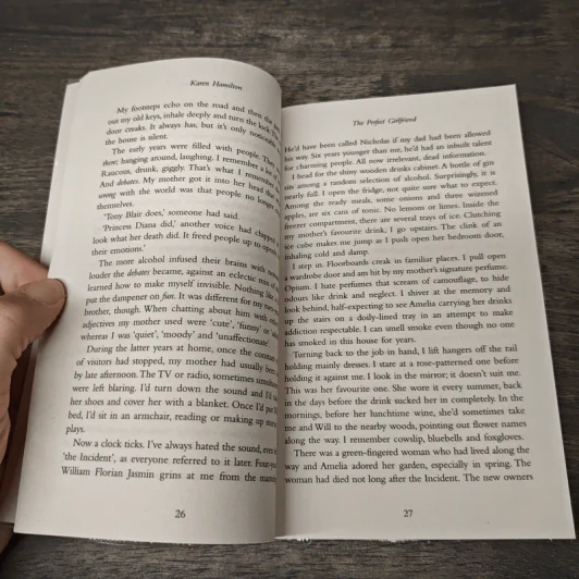 The Perfect Girlfriend - Karen Hamilton รูปที่ 7
