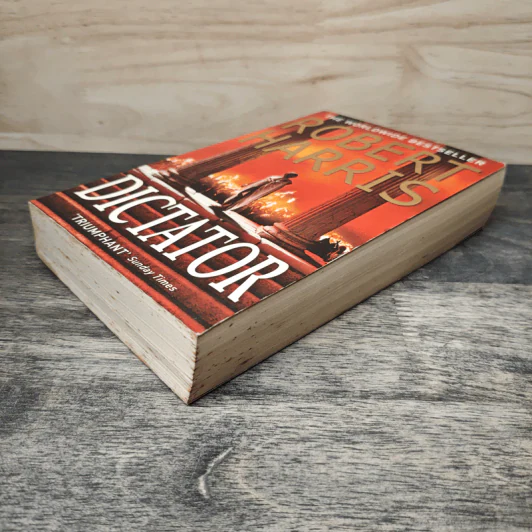Dictator - Robert Harris รูปที่ 3
