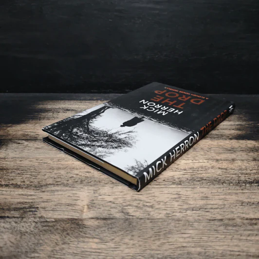 The Drop: A Slough House Novella - Mick Herron รูปที่ 5