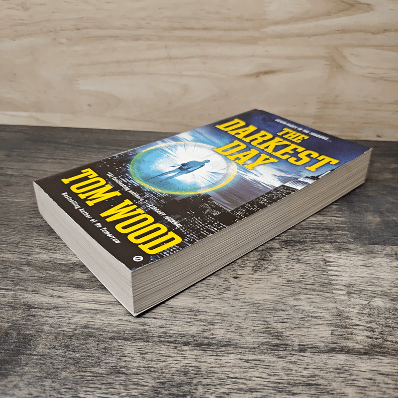 The Darkest Day - Tom Wood รูปที่ 3