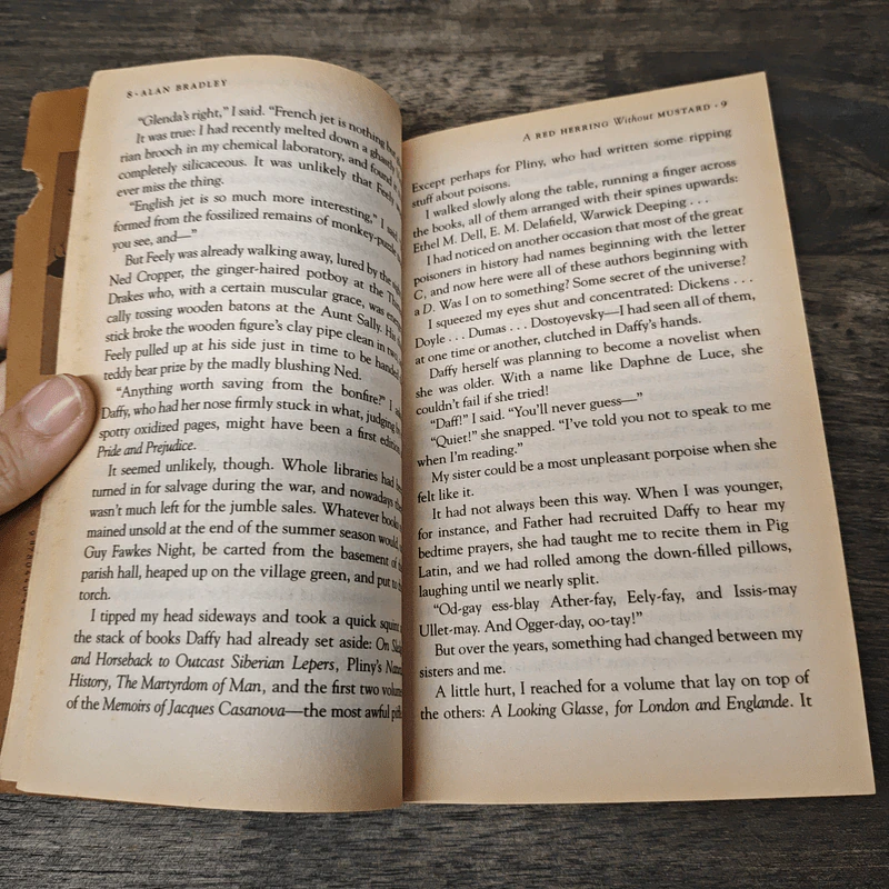 A Red Herring Without Mustard - Alan Bradley รูปที่ 7