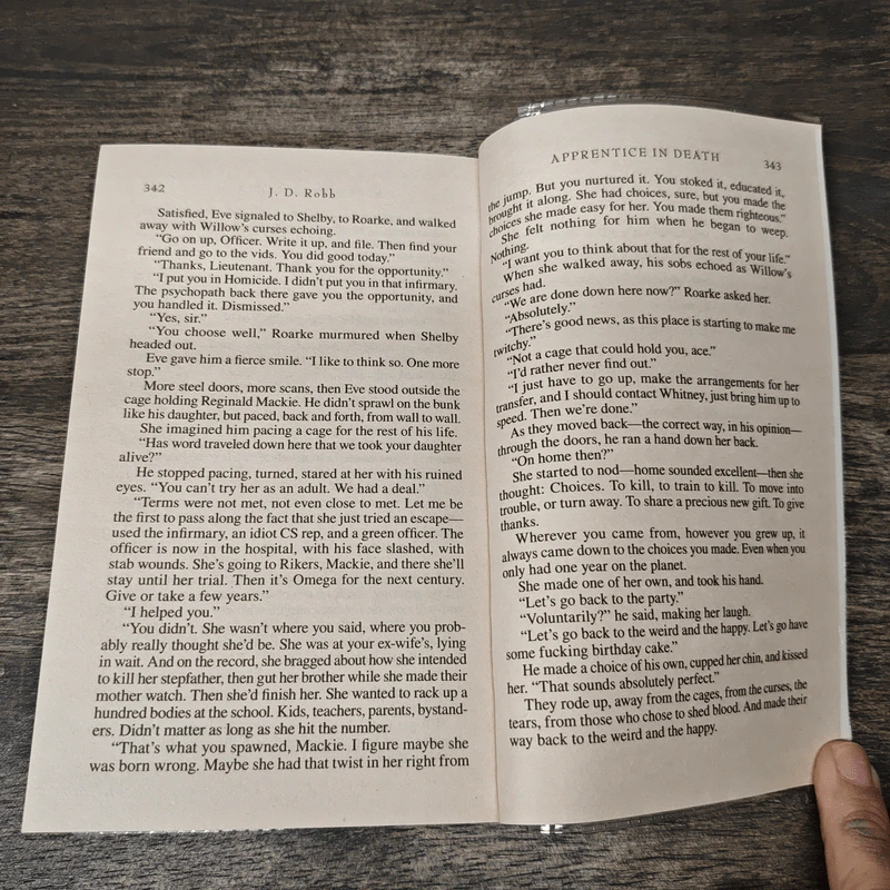 Apprentice in Death - J.D. Robb รูปที่ 8