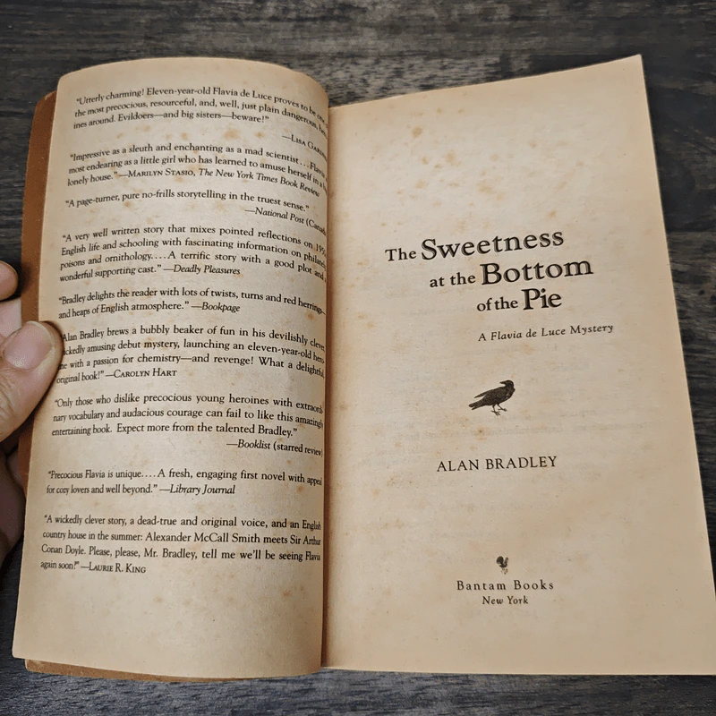 The Sweetness at the Bottom of the Pie - Alan Bradley รูปที่ 6