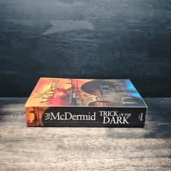 Trick of the Dark - Val McDermid รูปที่ 3